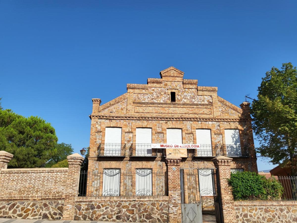Casa Oasis Puertollano, Una Casa Rural En Puertollano, Agradable, Con Piscina En Zona Tranquila Exterior photo